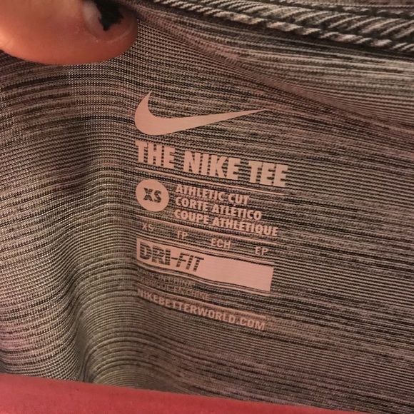 Nike shirt - Picture 3 of 3